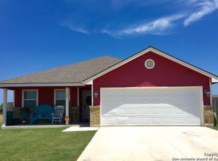 301 Arrowhead Way, Jourdanton, TX 78026