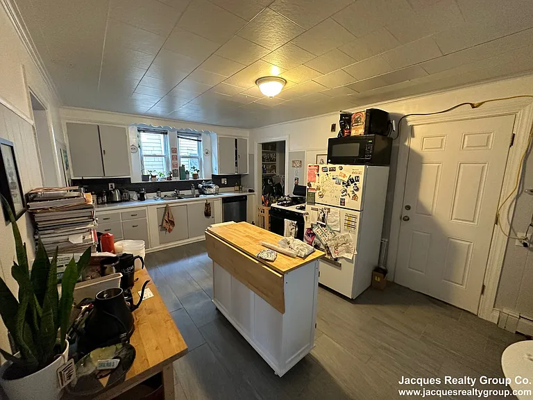 548 Broadway #2 — Photo 9