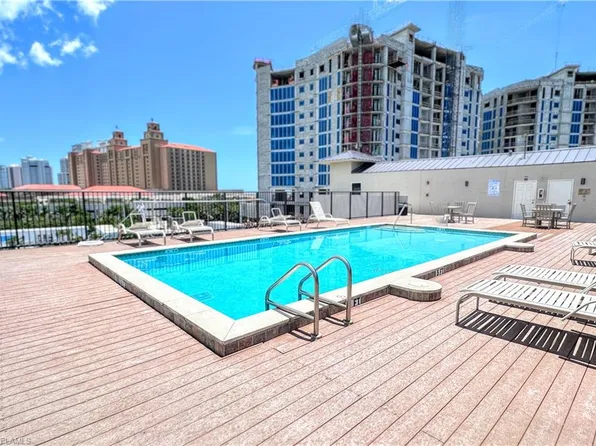 260 Southbay Dr, Naples, FL