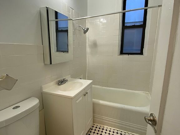 5th image of 131 E 27th St APT 3S