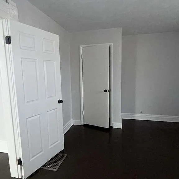 305 N Pershing Dr — Photo 3