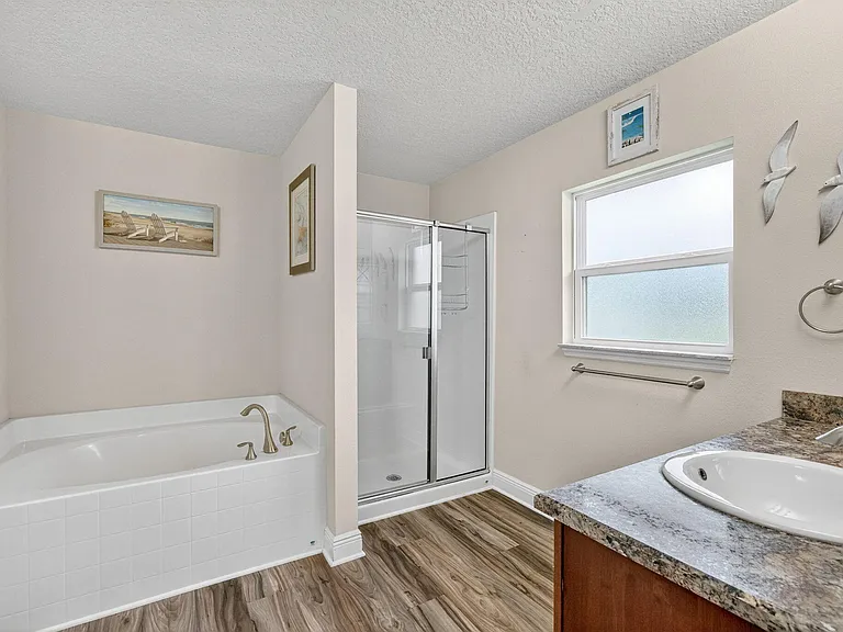 5547 NW Cordrey St — Photo 30