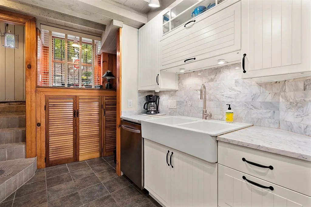 2 bed, 900 sqft, $4,500 — Photo 3
