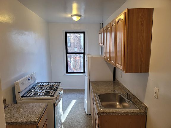5th image of 303 E 209th St #5C