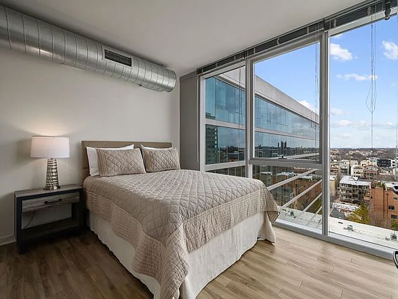 3rd image of 827 W Bradley Pl #701