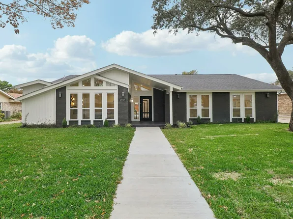 2805 S Surrey Dr, Carrollton, TX 75006