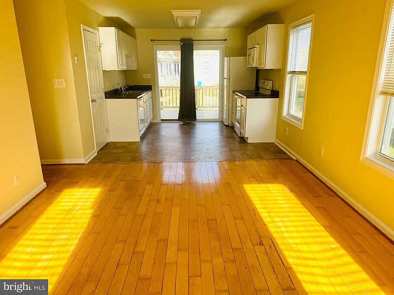 45326 Stark Dr — Photo 2