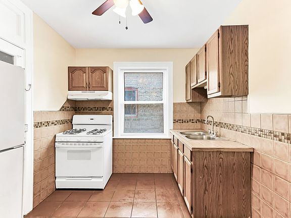 2nd image of 6235 W Wabansia Ave APT 1