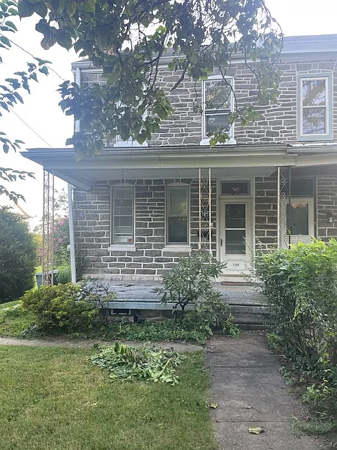 3 bed, 1.5 bath, 1647 sqft, $2,300 — Photo 4