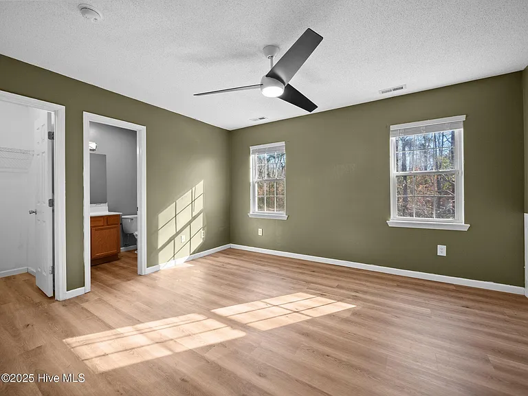 218 Winterberry Ct — Photo 11