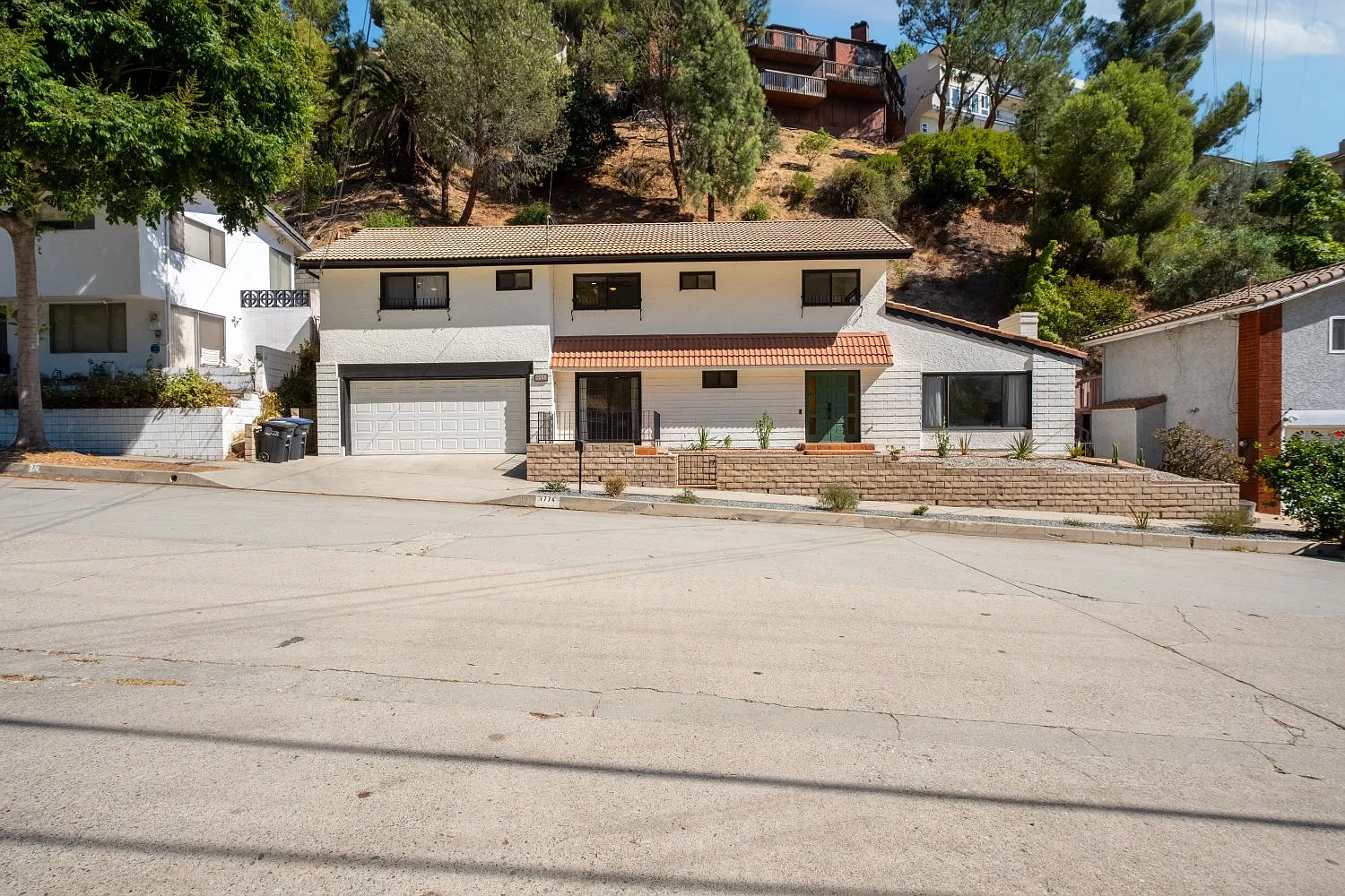 4 bed, 1974 sqft, $5,800 — Photo 1