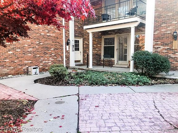 2nd image of 885 N Old Woodward Ave APT 3