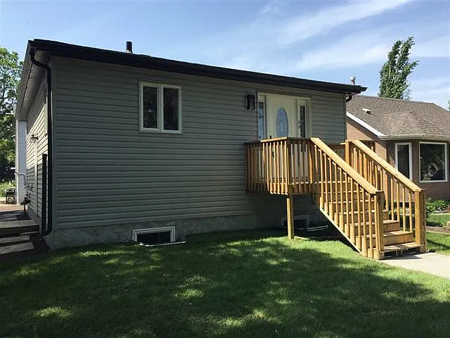 4 Bed 2 Bath House for Rent East Edmonton Utilities Included — Photo 1