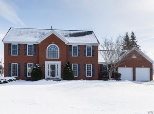 8267 Oakway Ln, Williamsville, NY 14221