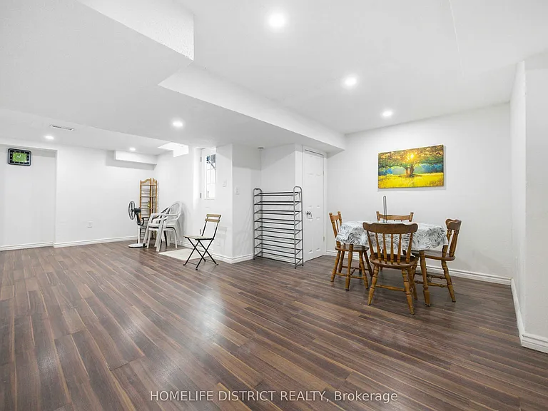 579 Sheppard Ave — Photo 3