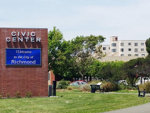 2nd image of 215 Civic Center St