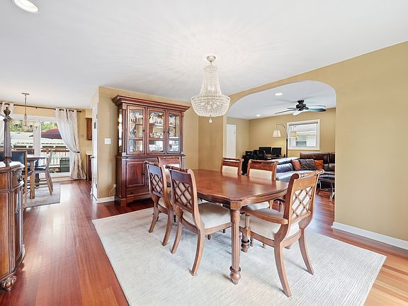3rd image of 382 Maple Ln