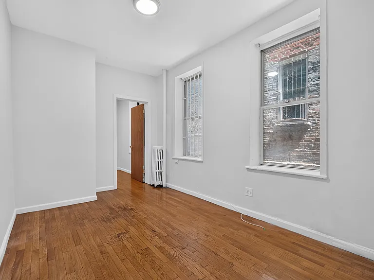631 E 11th St #3 — Photo 11