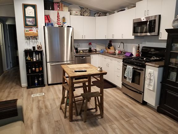 4th image of 1535 Superior Ave Space 16