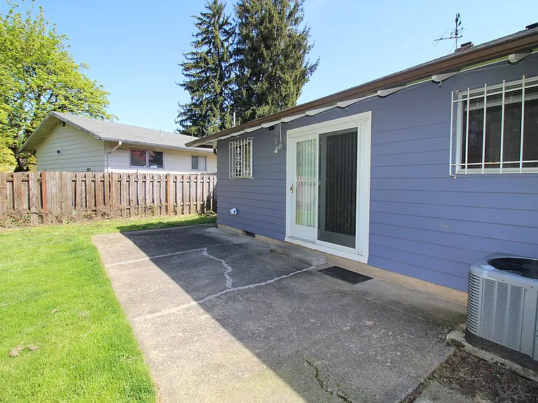 5536 SE Harlow St — Photo 27