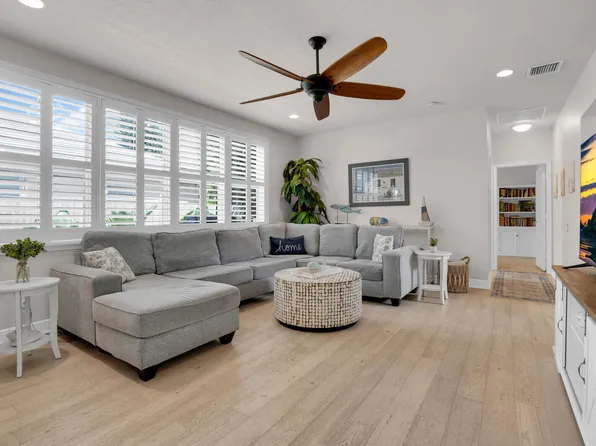 471 Oriole Pt, Jupiter, FL 33458