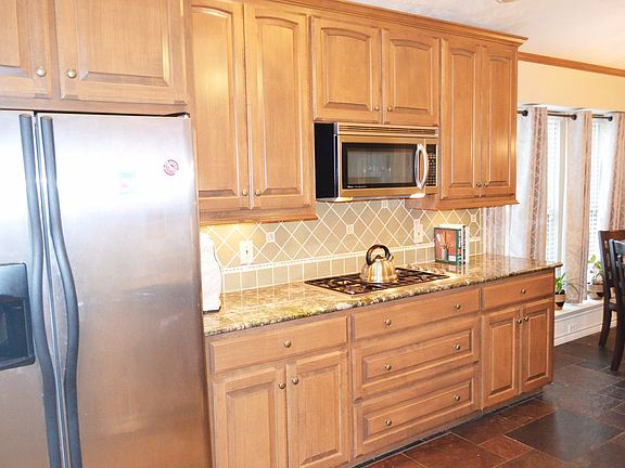 5th image of 1009 E Berkeley Dr