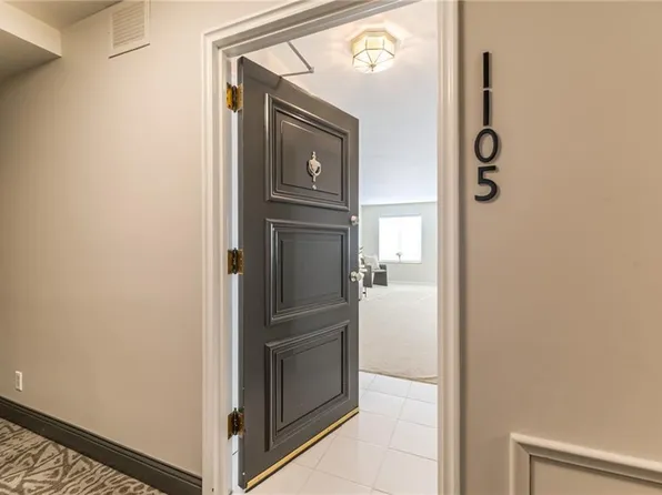 221 W 48th St APT 1105, Kansas City, MO 64112