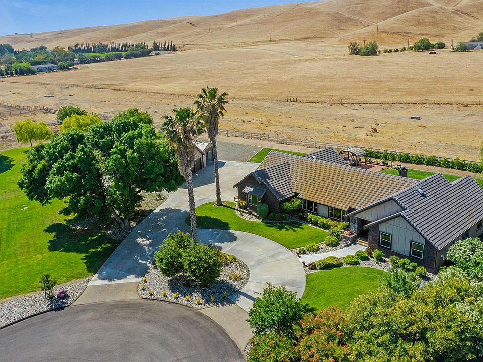 1st image of 34760 S Stearman Ct