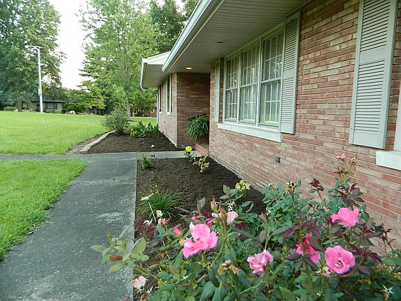 4th image of 1761 Hawthorne Ln