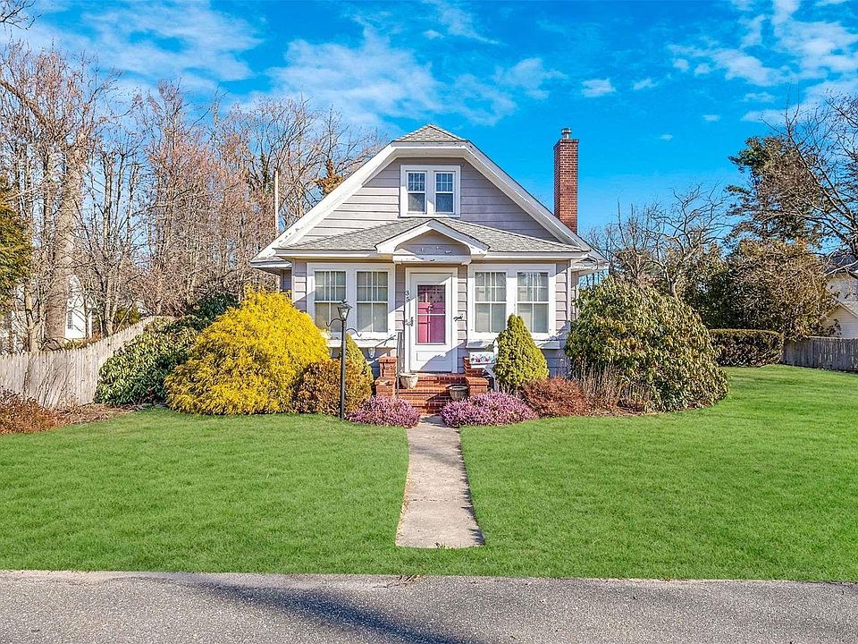 1st image of 35 Sweetbriar Drive