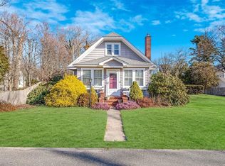 35 Sweetbriar Dr, Smithtown, NY 11787