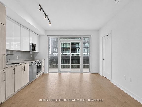 2nd image of 330 Richmond St W #2203