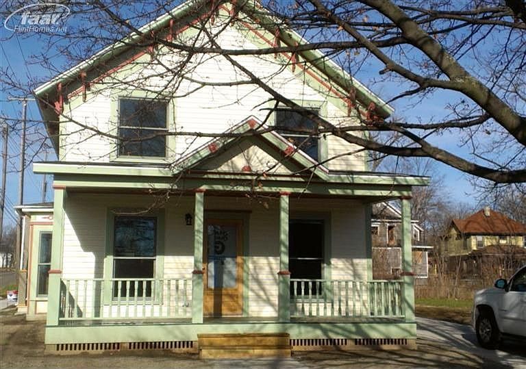 2nd image of 434 W 1st Ave