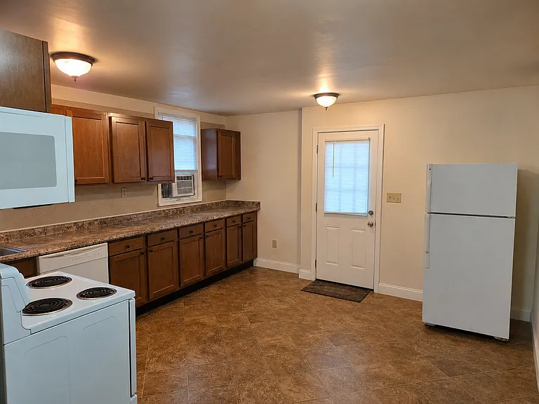 135 W. Charlotte St. — Photo 3