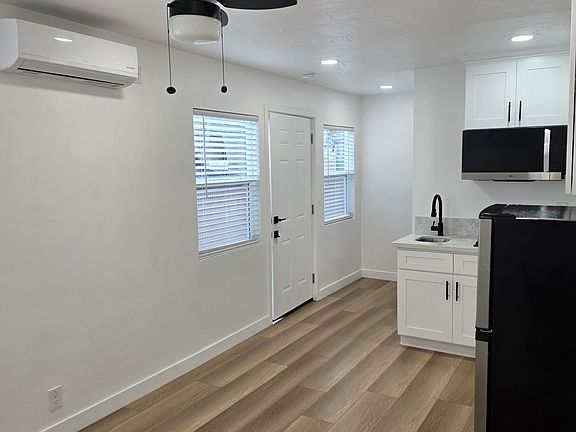 4th image of 938 N Palm Ave #C