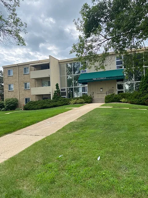 Photo 1 of 34 - 7000 Sandell Ave #10 - Edina, MN Front 18 units - 7000 Sandell Ave #10