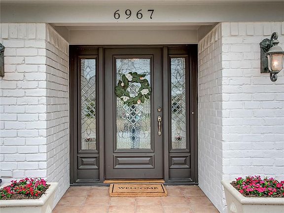 3rd image of 6967 Miramar Cir