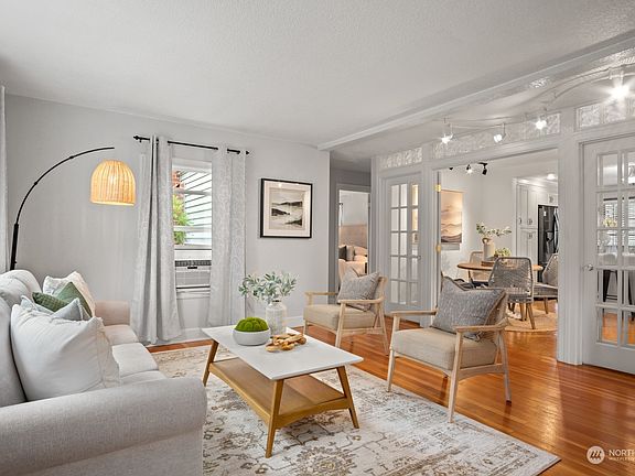 4th image of 20219 25th Avenue NE
