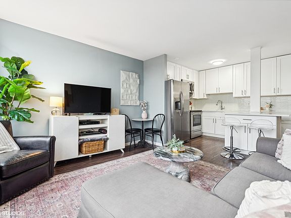 5th image of 2754 N Hampden Ct APT 1302