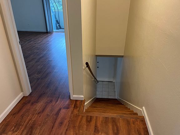 5th image of 655 Macarthur Blvd APT 1