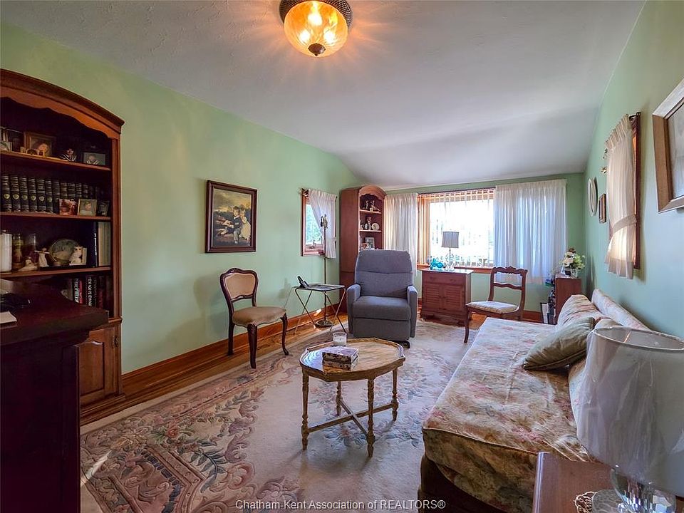 28th image of 465 Victoria Ave