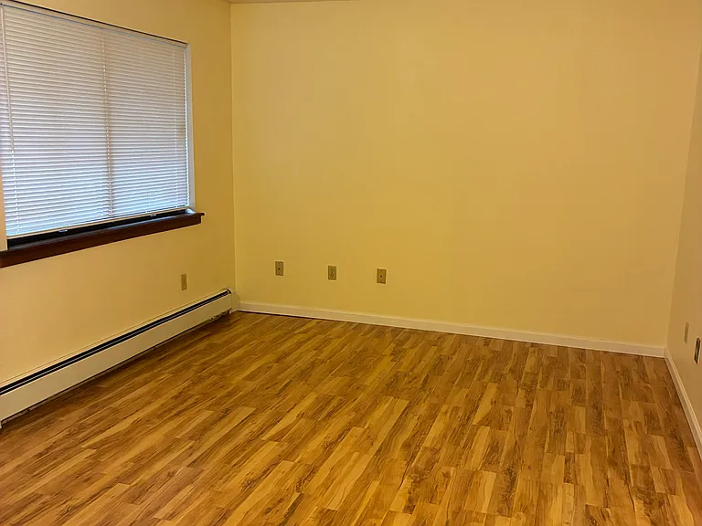 2104 Roosevelt Dr #7 — Photo 9