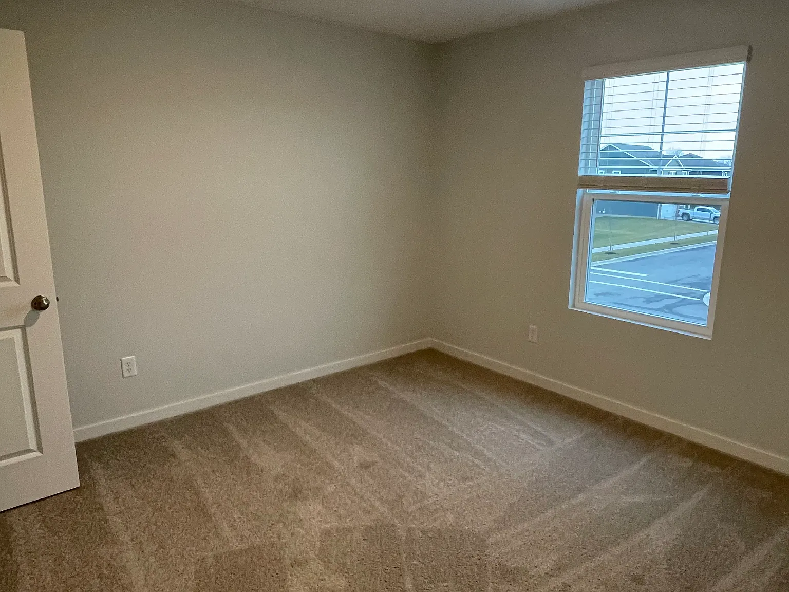 585 Penwell Dr — Photo 2