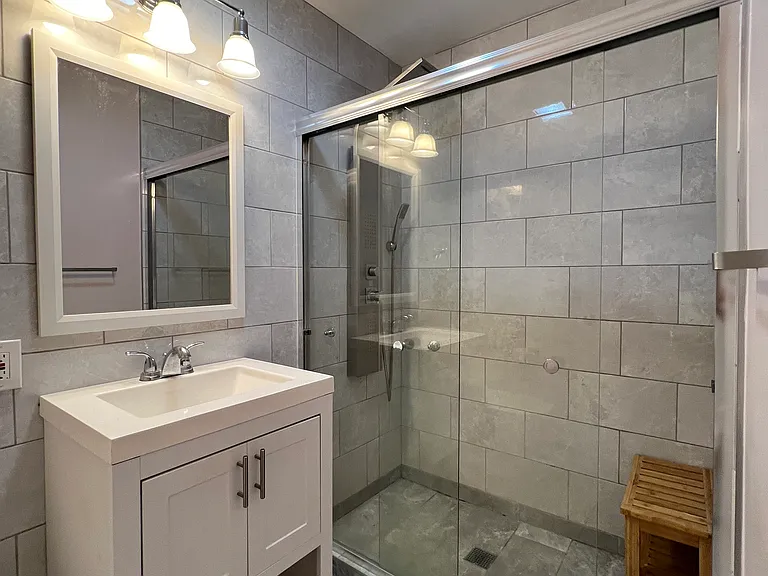 2400 W Balmoral Ave #2G — Photo 12