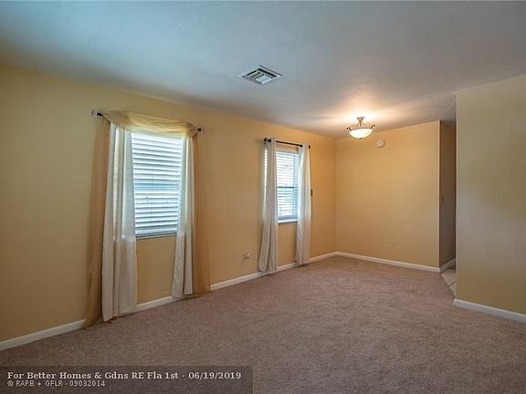 5th image of 4550 NE 6th Ave