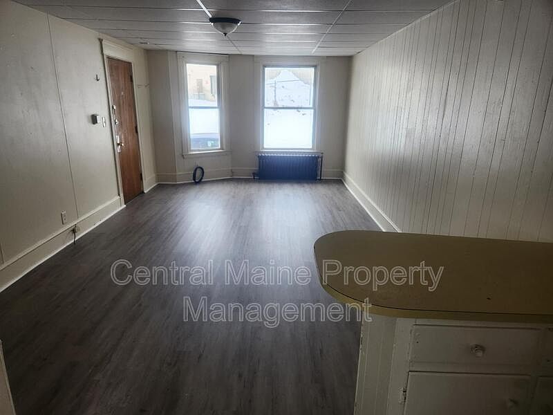 2nd image of 127 Oak St APT 2