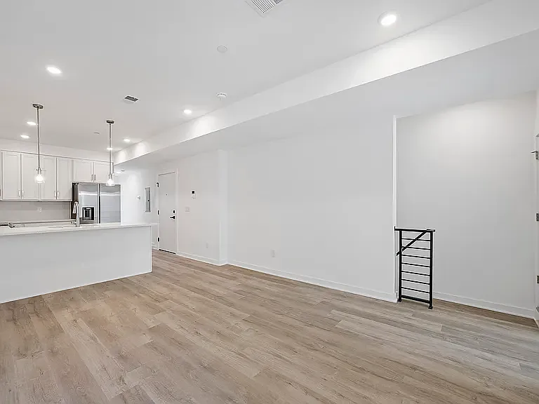 2327 Frankford Ave — Photo 1