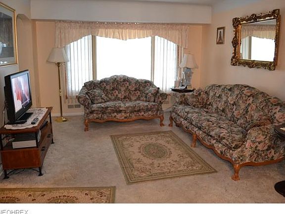 2nd image of 10740 Meadowbrook Dr