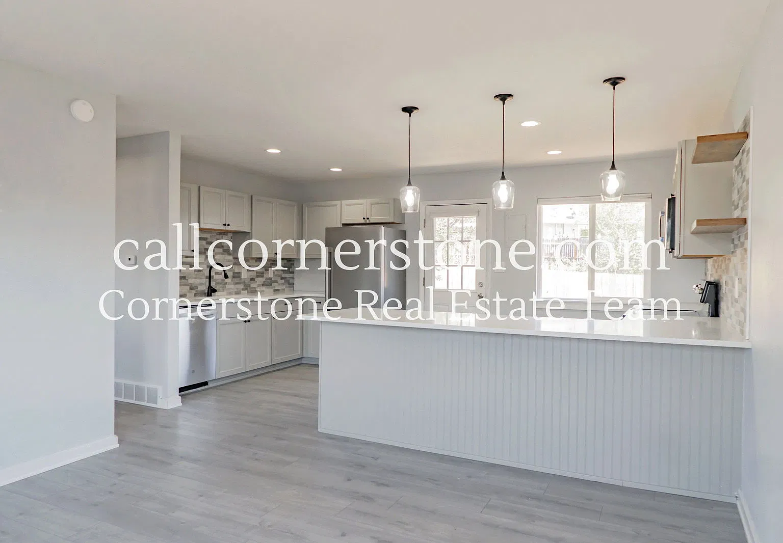3 bed, 1.0 bath, 864 sqft, $1,672 — Photo 3