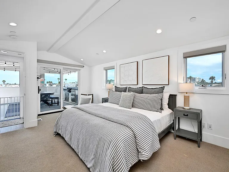 3940 Seashore Dr — Photo 37
